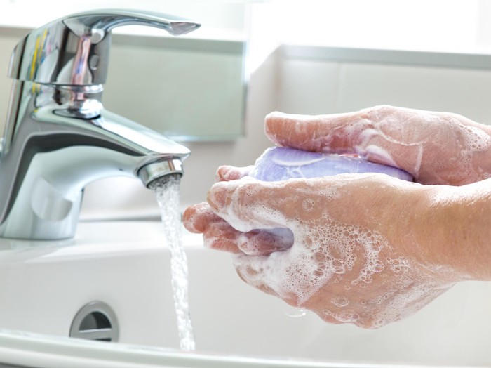Dispenser sabun cuci tangan di Detroit Metropolitan Airport diduga tercampur lendir. Foto: thinkstock Dispenser sabun cuci tangan di Detroit Metropolitan Airport diduga tercampur lendir. Foto: thinkstock