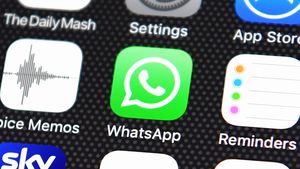 WhatsApp Bakal Hadirkan Tanda Pesan Diteruskan