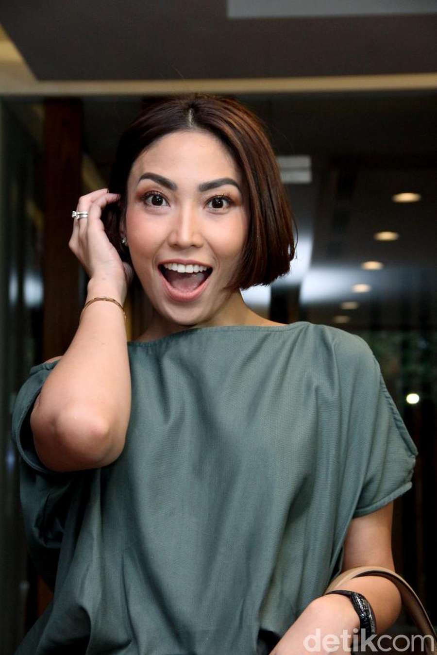 Rambo Gaya Rambut Baru Ayu Dewi