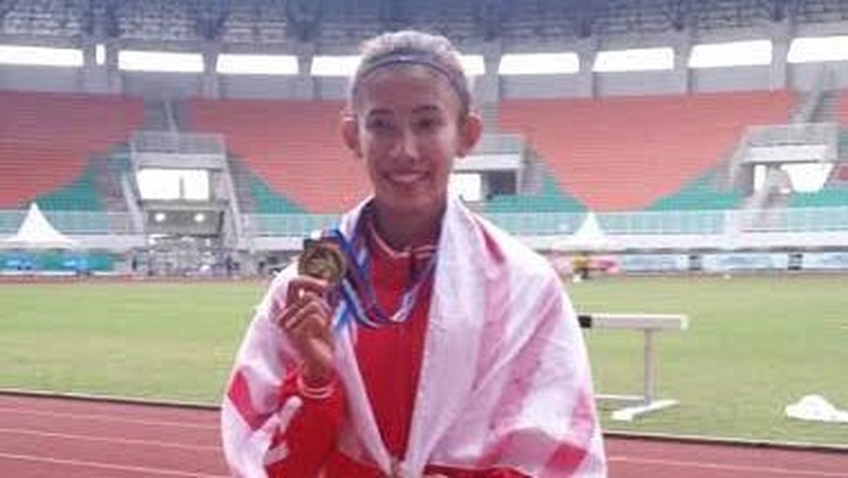 Emilia Pecahkan Rekornas 23 Tahun Sapta Lomba Emilia Pecahkan Rekornas 23 Tahun Sapta Lomba