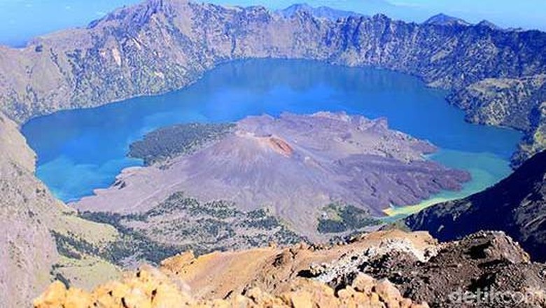 Foto: Keindahan dari puncak Rinjani (Randy/detikTravel) Foto: Keindahan dari puncak Rinjani (Randy/detikTravel)