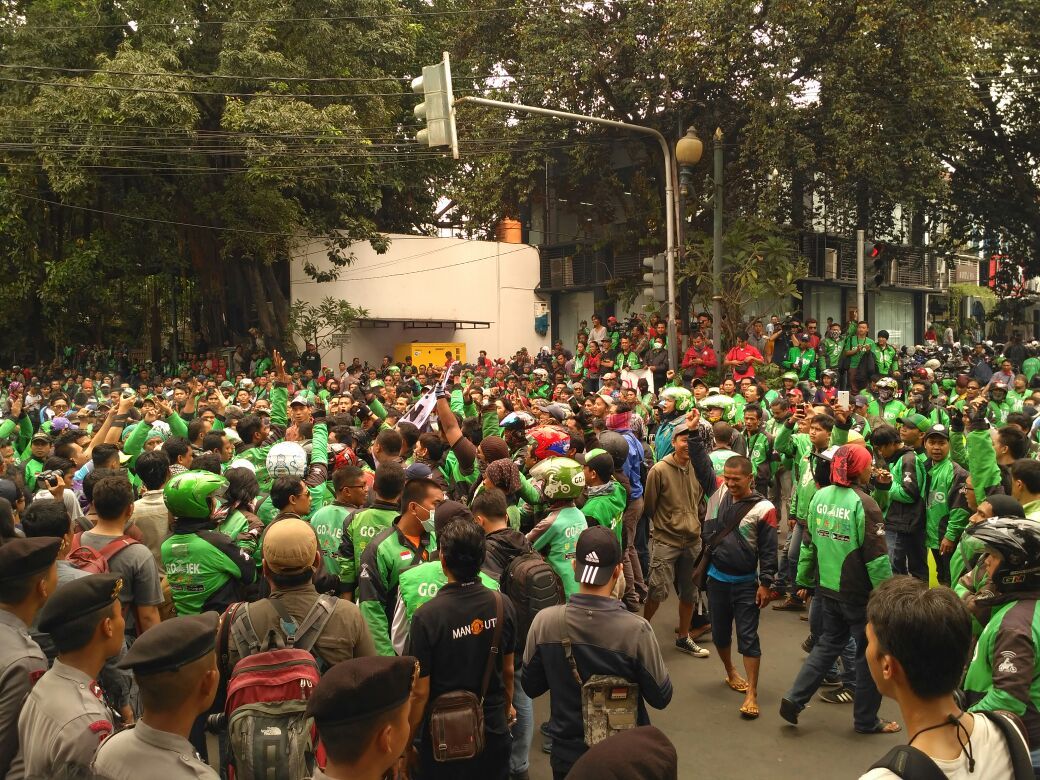 Ribuan Driver Demo Di Kantor Gojek Lalin Kemang Jaksel Macet Parah