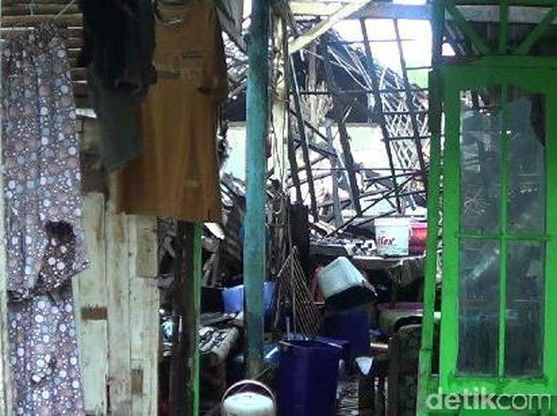 Gas Ketel Produksi Tahu Meledak, 7 Rumah Hancur dan 3 Pekerja Kritis Gas Ketel Produksi Tahu Meledak, 7 Rumah Hancur dan 3 Pekerja Kritis