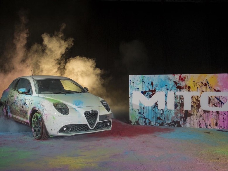 Seni Abstrak ala Alfa Romeo Mito Seni Abstrak ala Alfa Romeo Mito