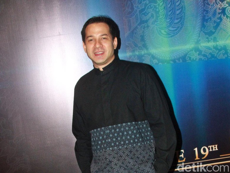Buka Restoran, Ari Wibowo Gunakan Nama Beken untuk Bantuan Promosi Buka Restoran, Ari Wibowo Gunakan Nama Beken untuk Bantuan Promosi