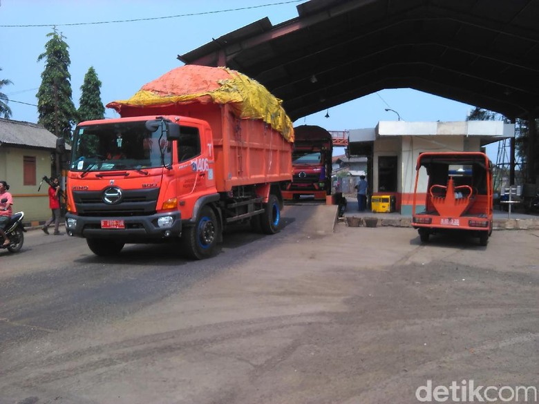 Gaji Sopir Truk Sampah di DKI Menurun, Ini Penjelasan Pemprov Gaji Sopir Truk Sampah di DKI Menurun, Ini Penjelasan Pemprov