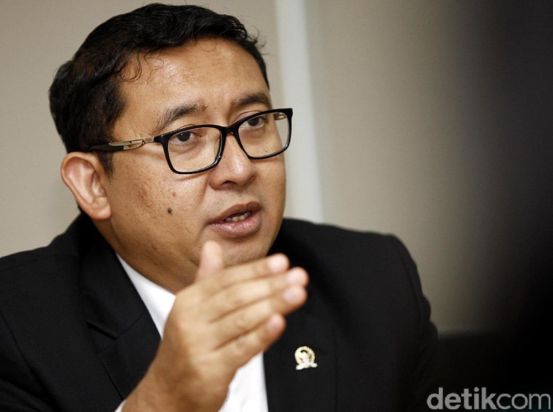 Fadli Zon Kritik Aksi Pendukung Ahok hingga Malam Fadli Zon Kritik Aksi Pendukung Ahok hingga Malam