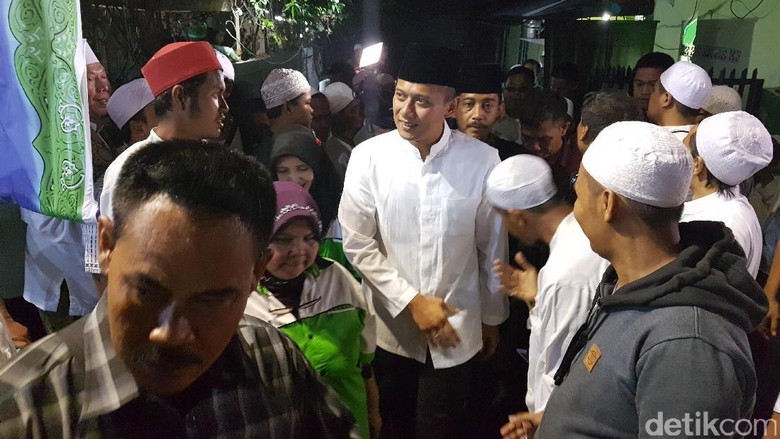 Jelang Tengah Malam, Agus Yudhoyono Hadiri Majelis Zikir di Senen Jelang Tengah Malam, Agus Yudhoyono Hadiri Majelis Zikir di Senen
