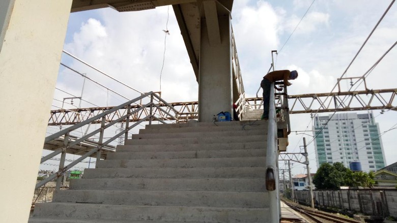 Penjelasan KCJ Soal Desain JPO Stasiun Tanah Abang yang Disorot Netizen Penjelasan KCJ Soal Desain JPO Stasiun Tanah Abang yang Disorot Netizen