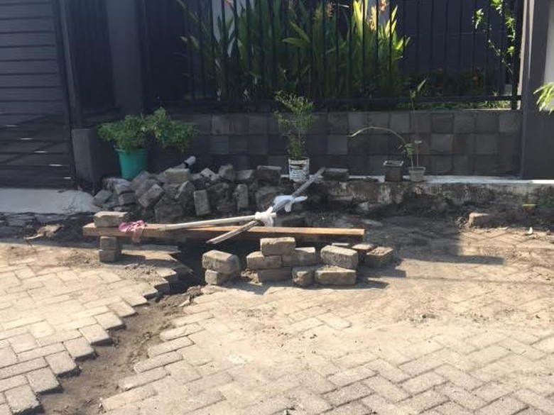 Terganggu Karena Bekas Galian Pipa Gas Dibiarkan Terganggu Karena Bekas Galian Pipa Gas Dibiarkan