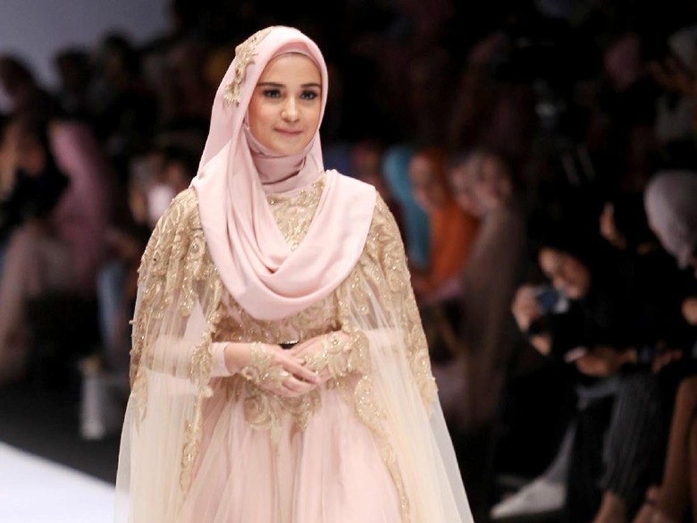 Shireen Sungkar Dirawat karena Kelelahan Shireen Sungkar Dirawat karena Kelelahan