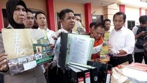 Larikan Uang Konsumen Rp 10 Miliar, Bos Perumahan Grand Paradise Ditangkap Polisi Larikan Uang Konsumen Rp 10 Miliar, Bos Perumahan Grand Paradise Ditangkap Polisi