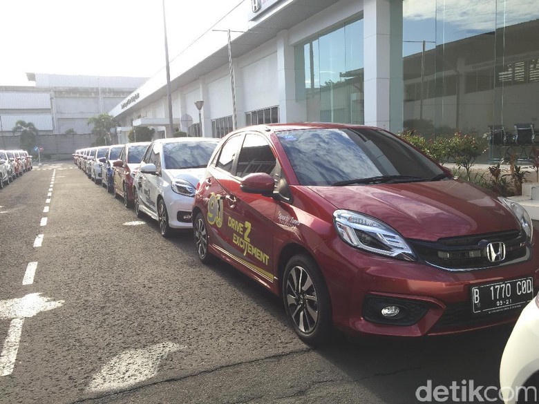 10 Mobil Paling Dicari Orang Indonesia 10 Mobil Paling Dicari Orang Indonesia