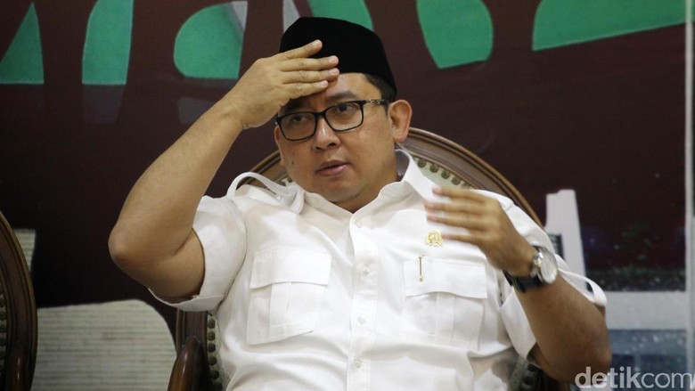 Fadli Zon Minta Mekanisme Pembelian AW-101 Dibuka ke Publik Fadli Zon Minta Mekanisme Pembelian AW-101 Dibuka ke Publik