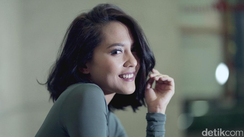 Lala Karmela Suka Mobil dengan Kabin yang Luas Lala Karmela Suka Mobil dengan Kabin yang Luas