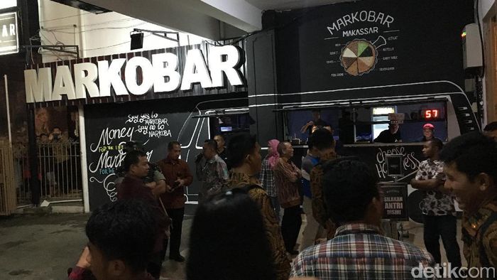 Foto: Jokowi ke Markobar Makassar/ Jordan detikcom Foto: Jokowi ke Markobar Makassar/ Jordan detikcom