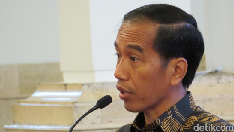 Cerita Jokowi Dibisiki Putin dan Menteri Perempuan Tahan Uji Cerita Jokowi Dibisiki Putin dan Menteri Perempuan Tahan Uji