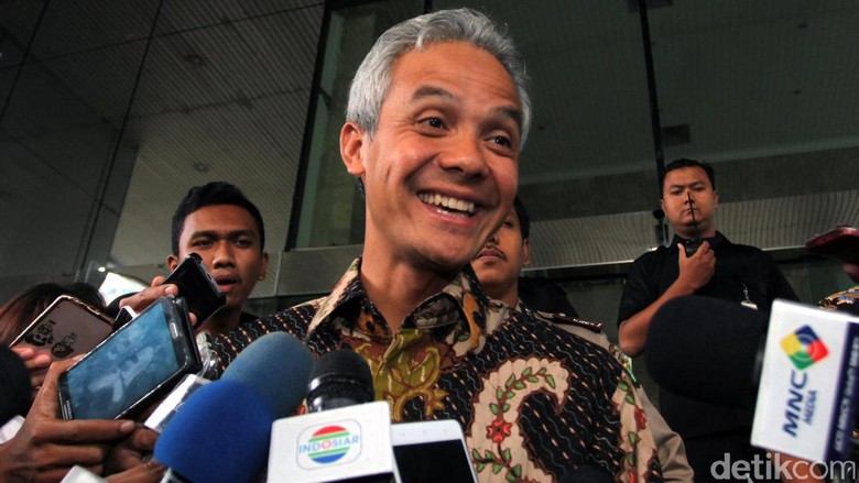 Bahas Pabrik Semen, Ganjar dan Bupati Rembang Bertemu KSP di Istana Bahas Pabrik Semen, Ganjar dan Bupati Rembang Bertemu KSP di Istana