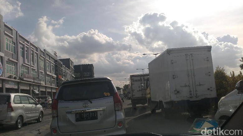Long Weekend, Tol Jakarta-Cikampek Macet Sepanjang 36 Km Long Weekend, Tol Jakarta-Cikampek Macet Sepanjang 36 Km