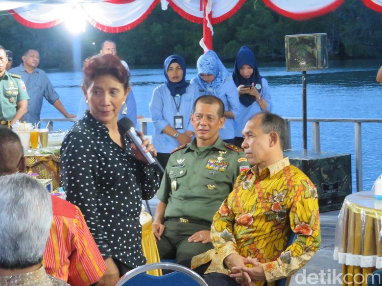 Tebar Benih Ikan, Menteri Susi Dukung Program Emas Biru Kodam Pattimura Tebar Benih Ikan, Menteri Susi Dukung Program Emas Biru Kodam Pattimura