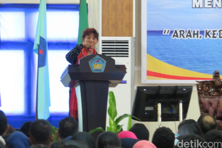 Beri Kuliah Umum di Ambon, Susi Jelaskan Tentang Poros Maritim Dunia Beri Kuliah Umum di Ambon, Susi Jelaskan Tentang Poros Maritim Dunia