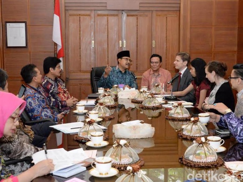Perancis Berencana Dirikan Konsul Kehormatan di Surabaya Perancis Berencana Dirikan Konsul Kehormatan di Surabaya