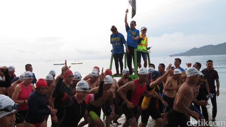 Suasana event Aquathlon Salahutu (Fadhil/detikTravel) Suasana event Aquathlon Salahutu (Fadhil/detikTravel)