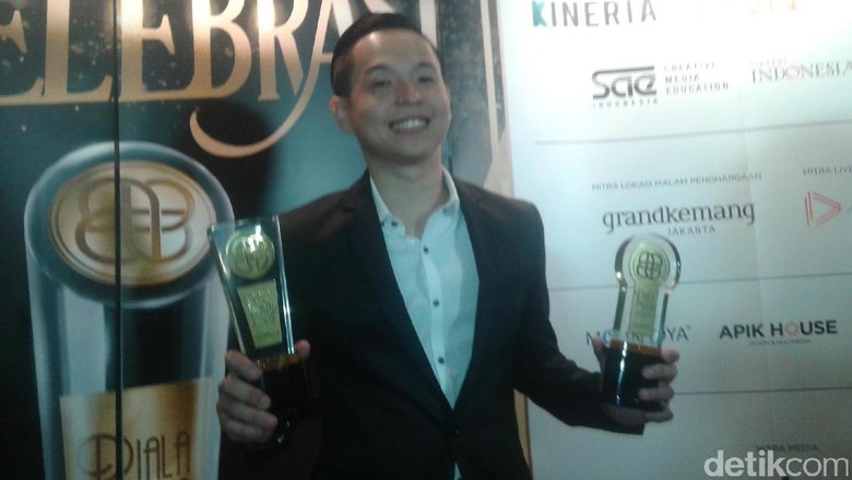 Ngenest Boyong Empat Penghargaan di Piala Maya 2016 Ngenest Boyong Empat Penghargaan di Piala Maya 2016