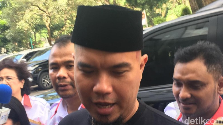 Ahmad Dhani: Saya Yakin 2017 Ada Sidang Istimewa untuk Kembali ke UUD 45 Ahmad Dhani: Saya Yakin 2017 Ada Sidang Istimewa untuk Kembali ke UUD 45