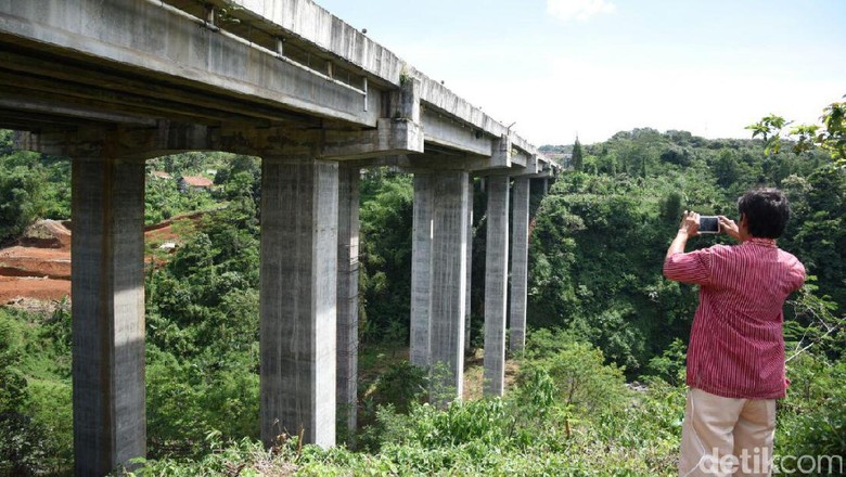Demi Keselamatan, Hanya Mobil Golongan Satu yang Bisa Lewat Jembatan Cisomang Demi Keselamatan, Hanya Mobil Golongan Satu yang Bisa Lewat Jembatan Cisomang