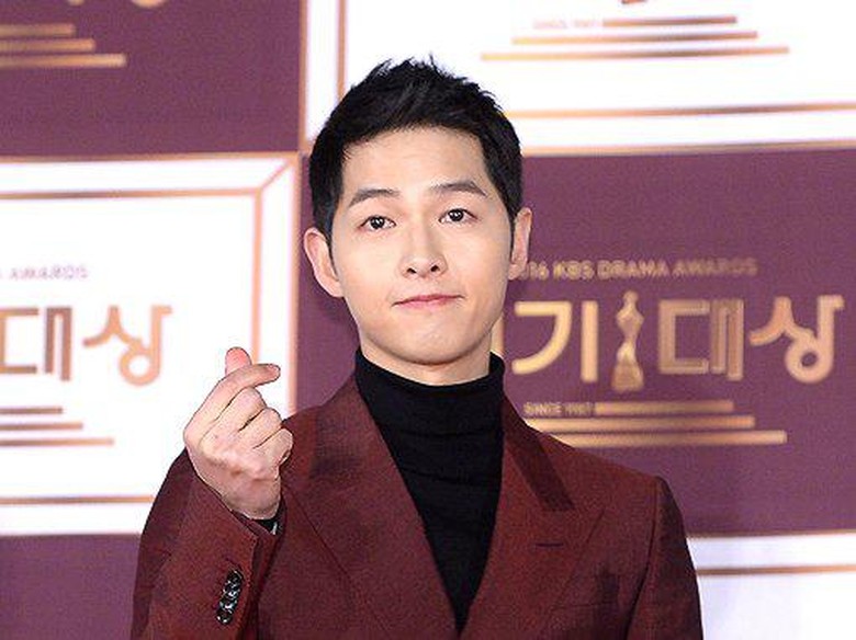 Rehat dari Akting, Song Joong Ki Fokus ke Kehidupan Asmara? Rehat dari Akting, Song Joong Ki Fokus ke Kehidupan Asmara?