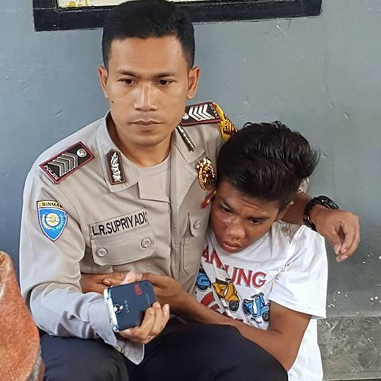 Viral Kisah Bripka Supriadi Lindungi Pencuri Ayam dari Amuk Massa Viral Kisah Bripka Supriadi Lindungi Pencuri Ayam dari Amuk Massa