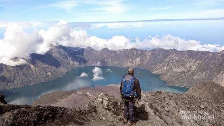 Panorama di Puncak Gunung Rinjani (Inggit_erlianto/dTraveler) Panorama di Puncak Gunung Rinjani (Inggit_erlianto/dTraveler)