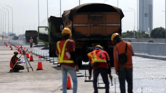 Ilustrasi Pembangunan Jalan Tol (Foto: Agung Pambudhy) Ilustrasi Pembangunan Jalan Tol (Foto: Agung Pambudhy)