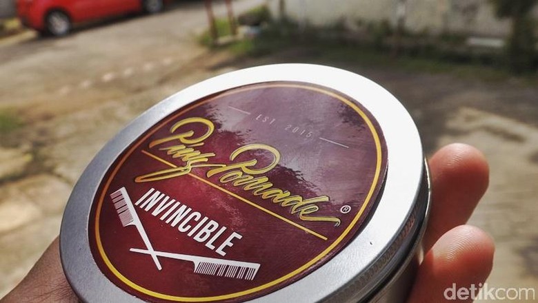 Pria Kantoran Ini Dulang Omzet Jutaan Rupiah dari Jualan Pomade Pria Kantoran Ini Dulang Omzet Jutaan Rupiah dari Jualan Pomade