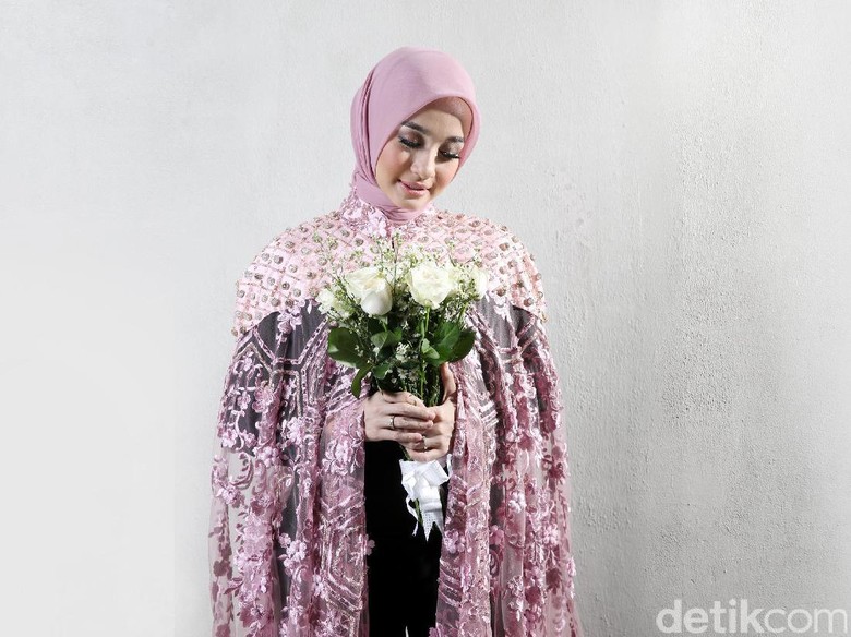 Akhirnya Laudya Cynthia Bella Bicara Isu Batal Nikah! Akhirnya Laudya Cynthia Bella Bicara Isu Batal Nikah!