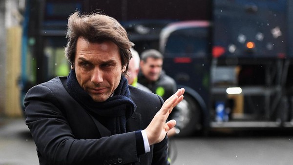 Conte Bantah Klaim Mourinho soal Gaya Serangan Balik Chelsea Conte Bantah Klaim Mourinho soal Gaya Serangan Balik Chelsea