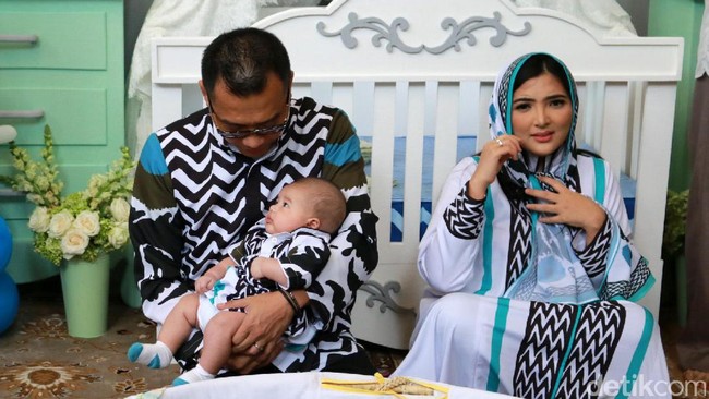 Kompaknya Keluarga Anang-Ashanty di Akikahan Arsya Kompaknya Keluarga Anang-Ashanty di Akikahan Arsya