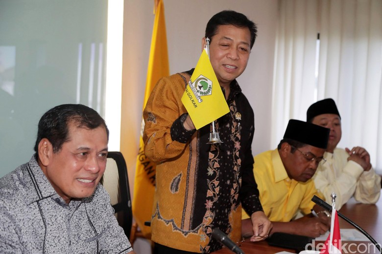 Akbar Dorong Munaslub, Novanto Siapkan Pleno Akbar Dorong Munaslub, Novanto Siapkan Pleno