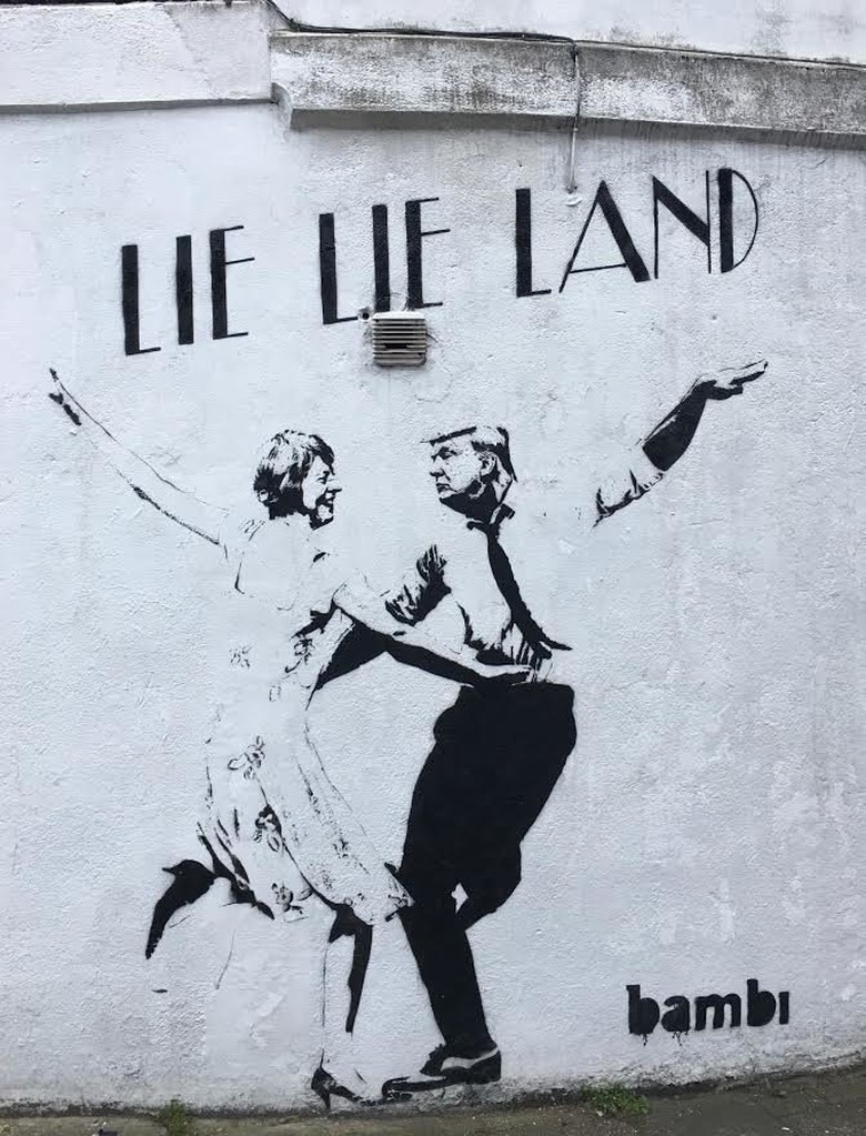 Parodikan La La Land Grafiti Ini Ubah Wajah Ryan Gosling Jadi Trump