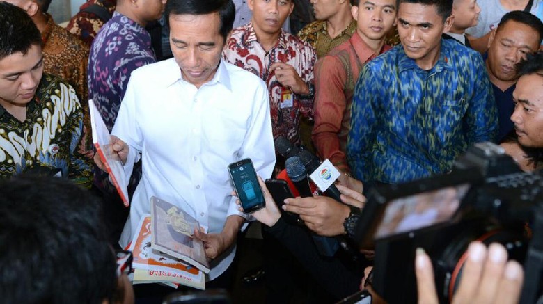 Jokowi Minta RUU Perlindungan TKI Segera Diselesaikan Jokowi Minta RUU Perlindungan TKI Segera Diselesaikan