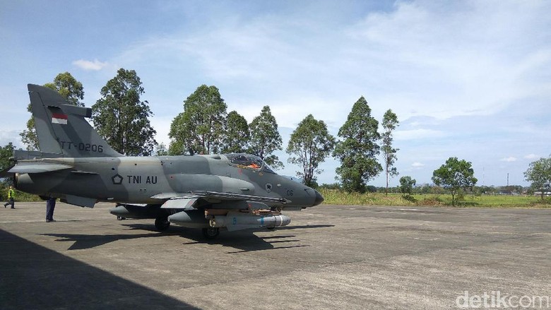 5 Pesawat Hawk Latihan Tempur Pakai Rudal Maverick di Aceh 5 Pesawat Hawk Latihan Tempur Pakai Rudal Maverick di Aceh