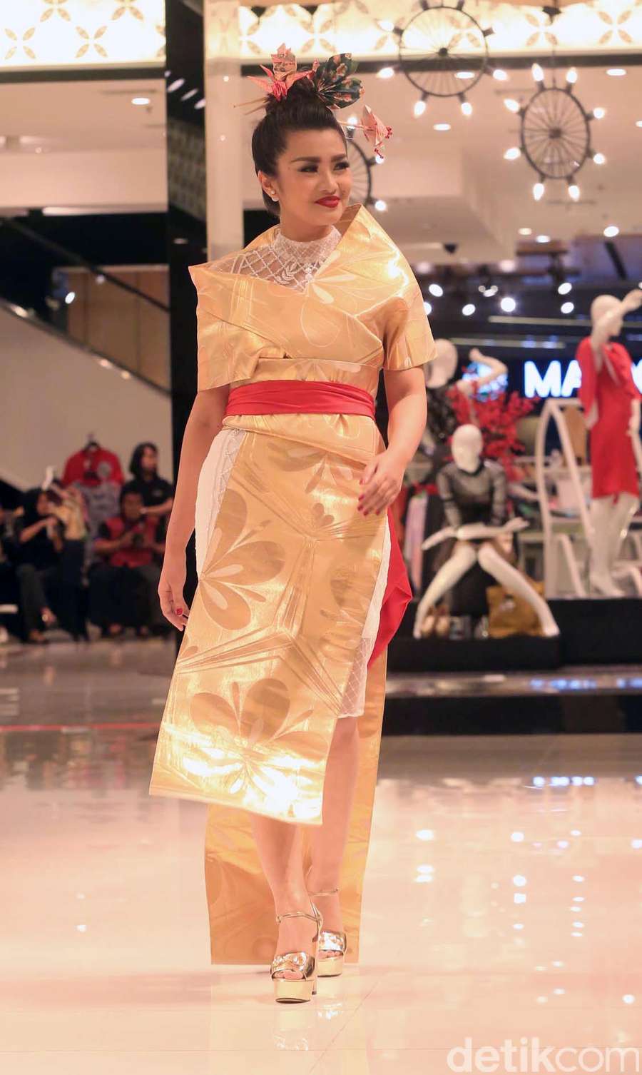 Vicky Shu Hingga Iis Dahlia Saat Jadi Model Vicky Shu Hingga Iis Dahlia Saat Jadi Model