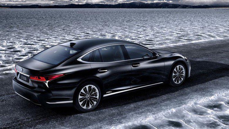 Lexus Kenalkan Versi Terbaru LS 500 Hybrid Lexus Kenalkan Versi Terbaru LS 500 Hybrid