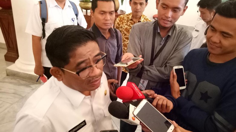 393 Spanduk Provokatif Diturunkan, Terbanyak di Jakarta Barat 393 Spanduk Provokatif Diturunkan, Terbanyak di Jakarta Barat