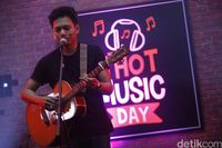 Rendy Pandugo di d'HOT Music Day 2017.