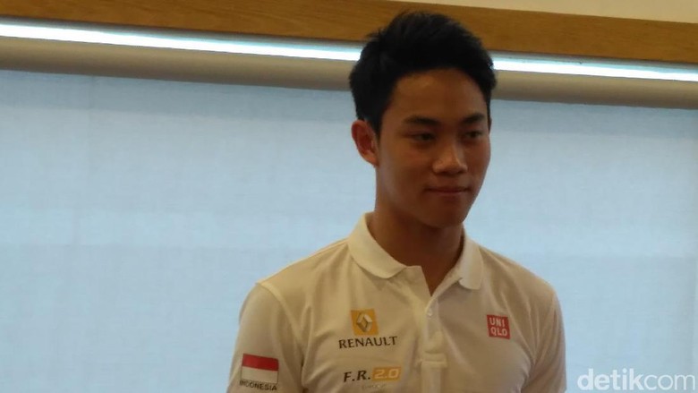 Antusiasme Presley Martono Tampil di Eurocup Formula Renault 2.0 2017 Antusiasme Presley Martono Tampil di Eurocup Formula Renault 2.0 2017