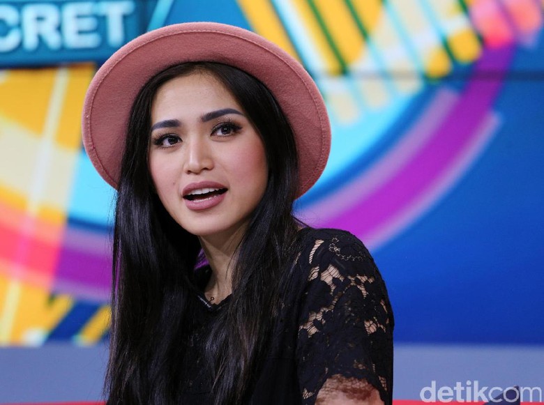 Adik Ayu Ting Ting Sindir Jessica Iskandar Perempuan Paling Suci Adik Ayu Ting Ting Sindir Jessica Iskandar Perempuan Paling Suci