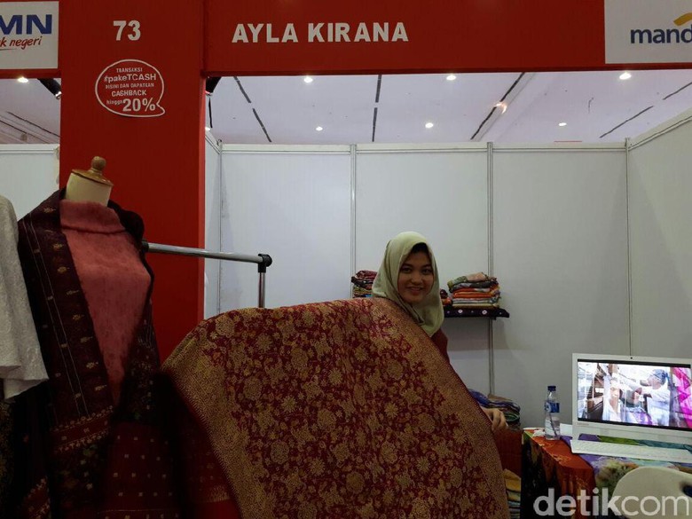 UKM Ini Tawarkan Songket Benang Emas Seharga Rp 100 Juta UKM Ini Tawarkan Songket Benang Emas Seharga Rp 100 Juta