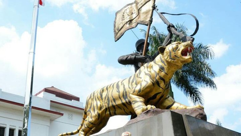 Patung Macan Koramil Cisewu dan Warisan Budaya Pajajaran Patung Macan Koramil Cisewu dan Warisan Budaya Pajajaran